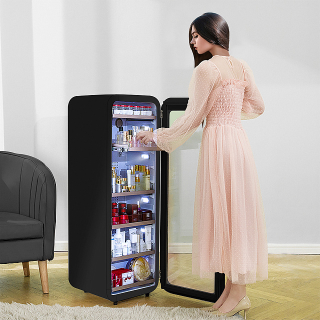 Холодильник для косметики и напитков MEYVEL MD105-Black